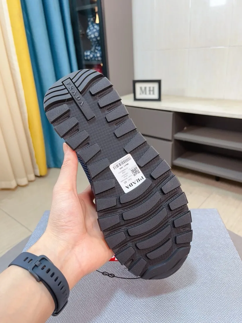 Men's shoes 💰580🌹🌹High-quality new Prada counters are launched simultaneously. The new men's shoes and 😘fabrics are selected from imported mesh and glue-spraying technology. Imported cowhide lining. 👍🏿High-end☄️Open-molded non-slip rubber outsole, exquisite lines, simple and elegant, comfortable and high-end for leisure travel. Code number: 38 to 44